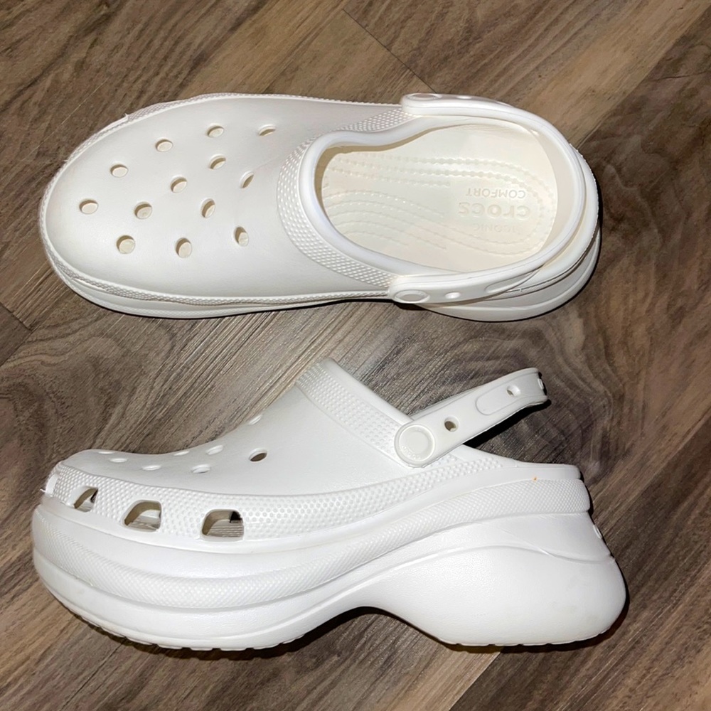 Woman’s size 8 bae platform crocs